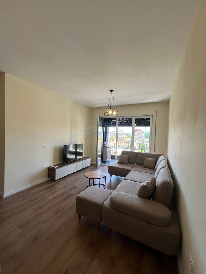 Qera Apartament 2+1+2+Post, Rruga 5 Maji, Tiranë