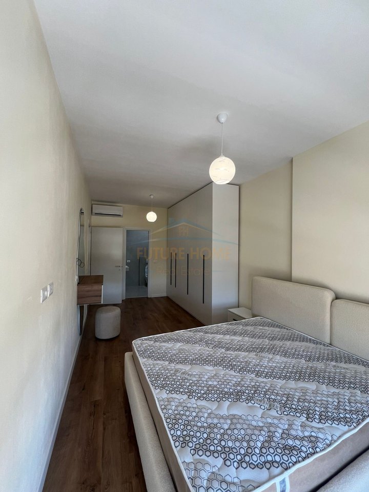 Qera Apartament 2+1+2+Post, Rruga 5 Maji, Tiranë