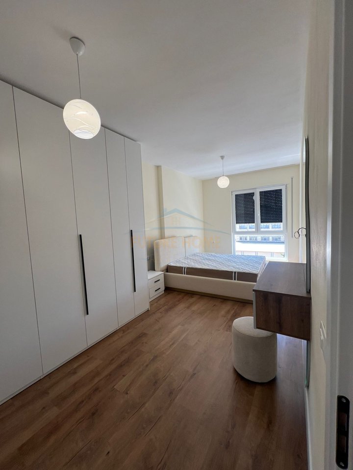 Qera Apartament 2+1+2+Post, Rruga 5 Maji, Tiranë