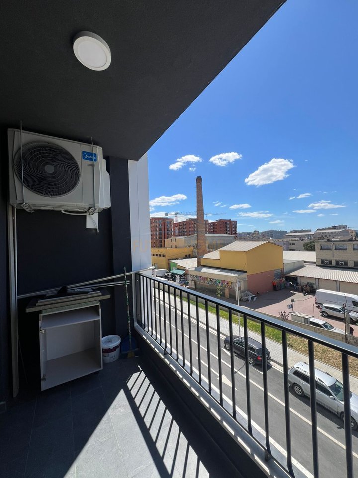 Qera Apartament 2+1+2+Post, Rruga 5 Maji, Tiranë