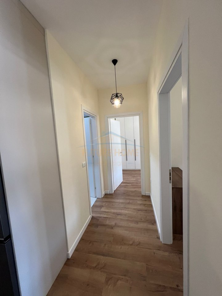 Qera Apartament 2+1+2+Post, Rruga 5 Maji, Tiranë