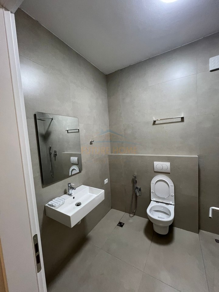 Qera Apartament 2+1+2+Post, Rruga 5 Maji, Tiranë