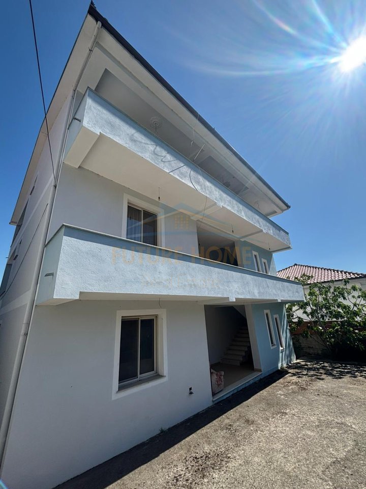 In vendita, Villa su 3 piani, New Sauk