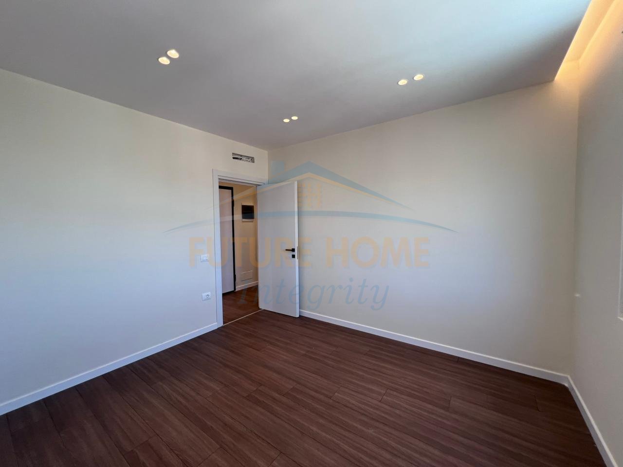 Shitet, Apartament 2+1+Post Parkimi, Brryli, Tiranë.