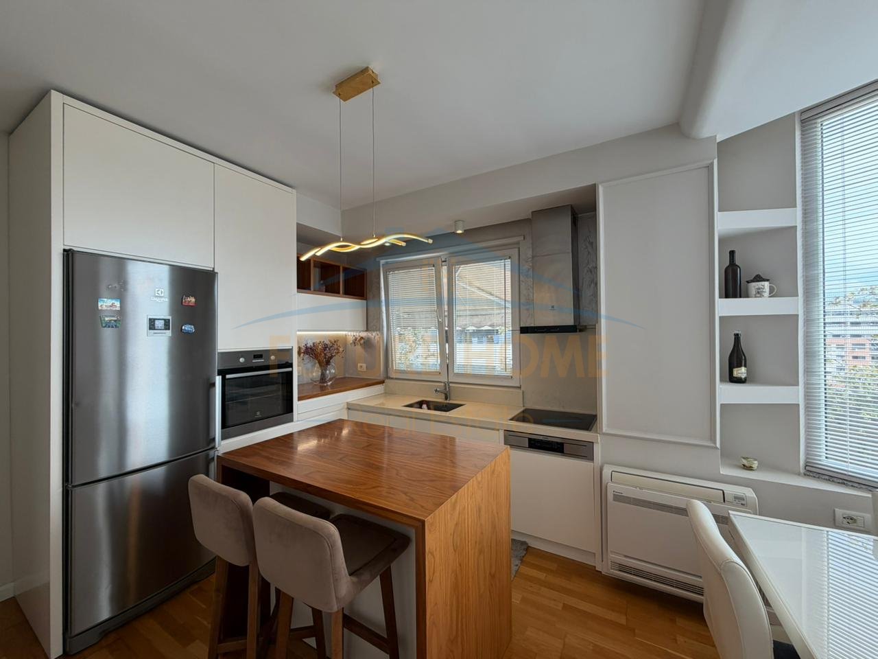 In vendita, Appartamento 2+1+2+ Veranda, Unaza e Re, Tirana