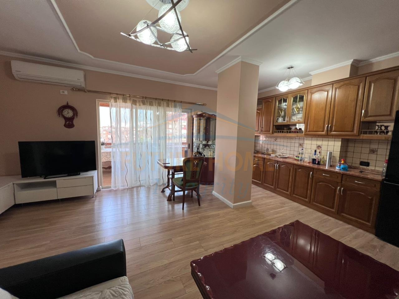 Qera, Apartament 2+1, Xhamllik, Tiranë.