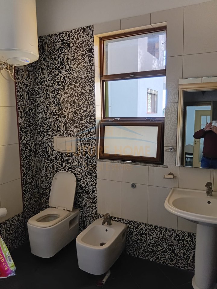 Shitet, Vilë 4-Katëshe + Truall + 2 dyqane, Kthesa e Kamzës
