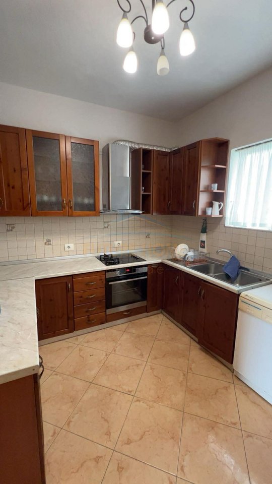 Qera, Kati i Parë i Vilës, Sauk i Vjetër