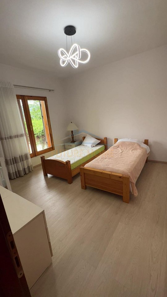 Qera, Kati i Parë i Vilës, Sauk i Vjetër