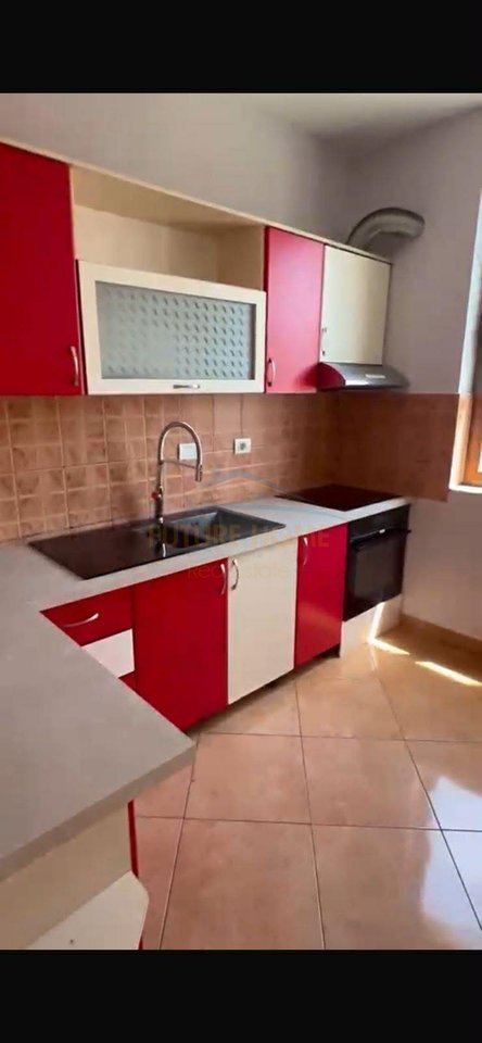 Rent, 3rd Floor of a Villa, Kavaja Street