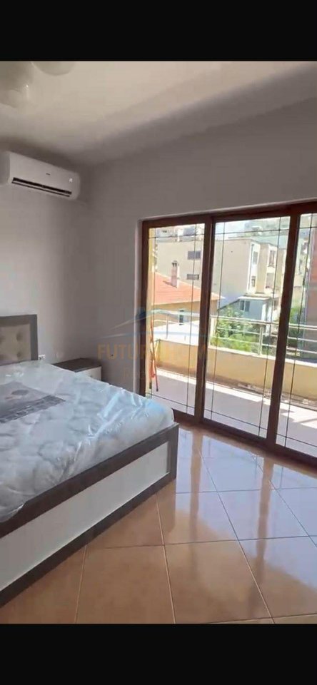 Rent, 3rd Floor of a Villa, Kavaja Street
