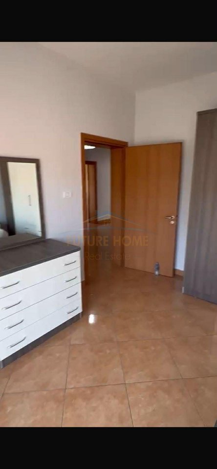 Rent, 3rd Floor of a Villa, Kavaja Street