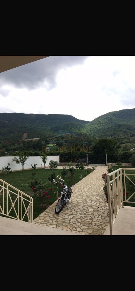 In vendita, Villa Super Investita, Bërzhitë