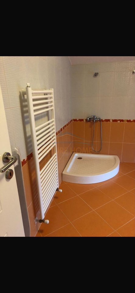 In vendita, Villa Super Investita, Bërzhitë