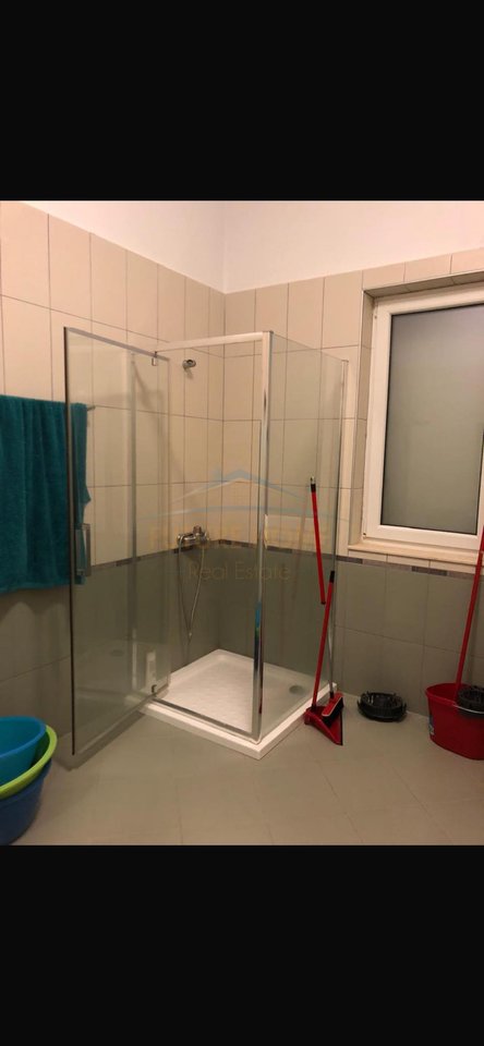 In vendita, Villa Super Investita, Bërzhitë