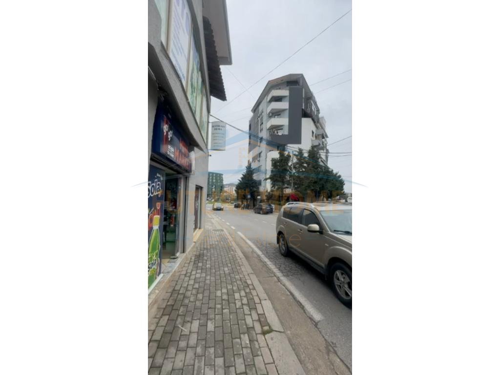 Qera, Godinë Biznesi, Rrotondo Yzberisht.