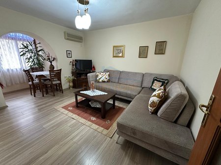 Shitet, Apartament 1+1 Rruga e Elbasanit, Tiranë.