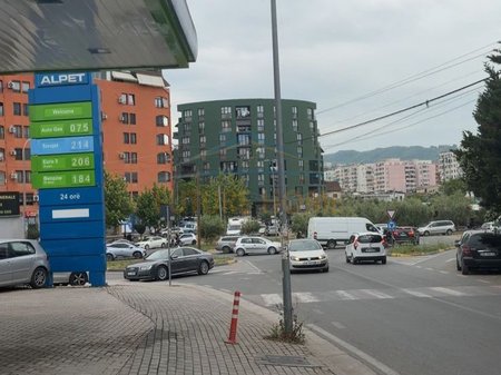 Qera, Godinë Biznesi, Rrotondo Yzberisht.