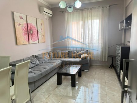 Shitet, Apartament 2+1, Ish Parku i Autobuzave, Tiranë.