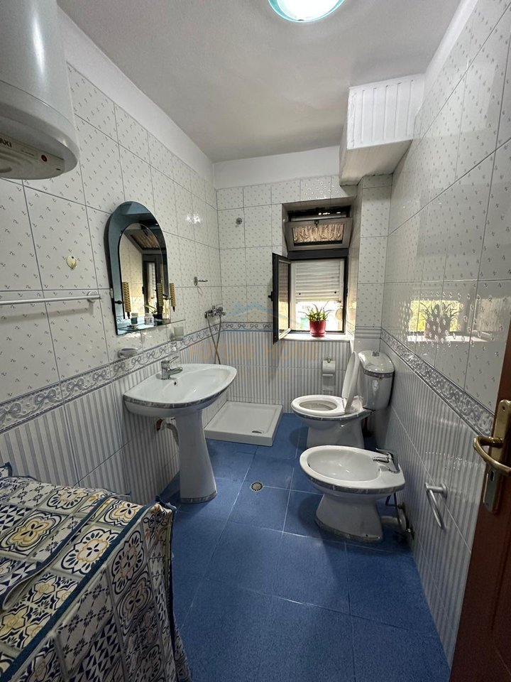 Shitet, Apartament 1+1 Rruga e Elbasanit, Tiranë.