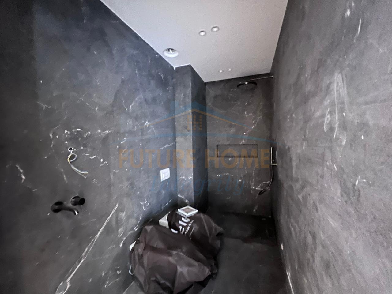 Shitet, Apartament 3+1+2, Altana Residence, Tiranë.