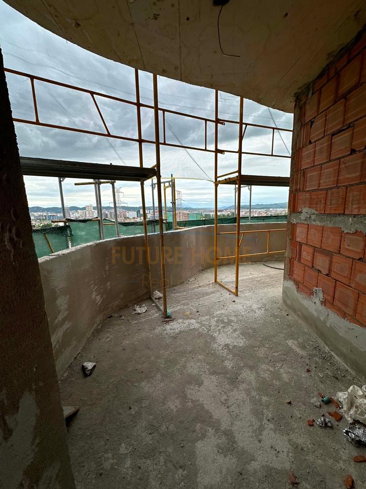 Shitet Apartament 3+1+2 në Kompleksin Aluna