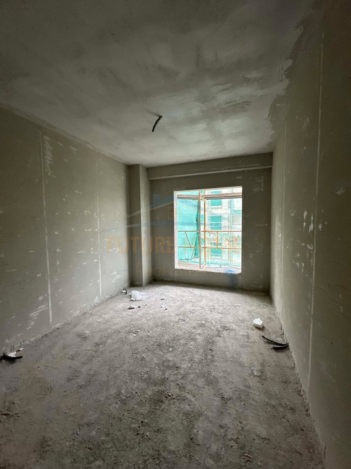 Shitet Apartament 3+1+2 në Kompleksin Aluna