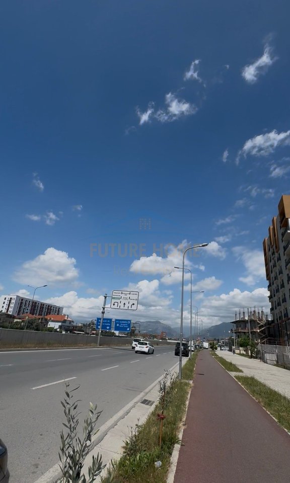 Shitet, Godinë 3-Katëshe, Unaza e Re