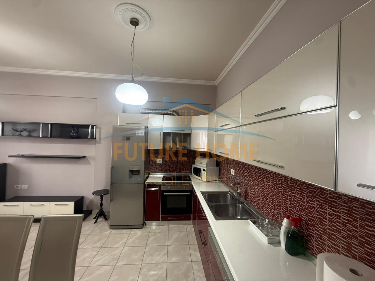 Shitet, Apartament 2+1, Ish Parku i Autobuzave, Tiranë.