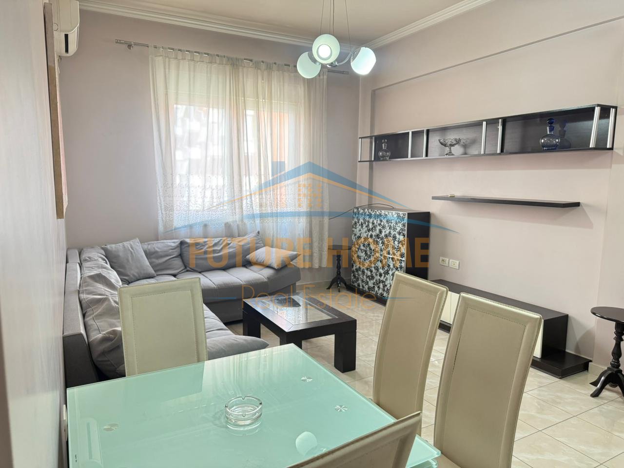 Shitet, Apartament 2+1, Ish Parku i Autobuzave, Tiranë.