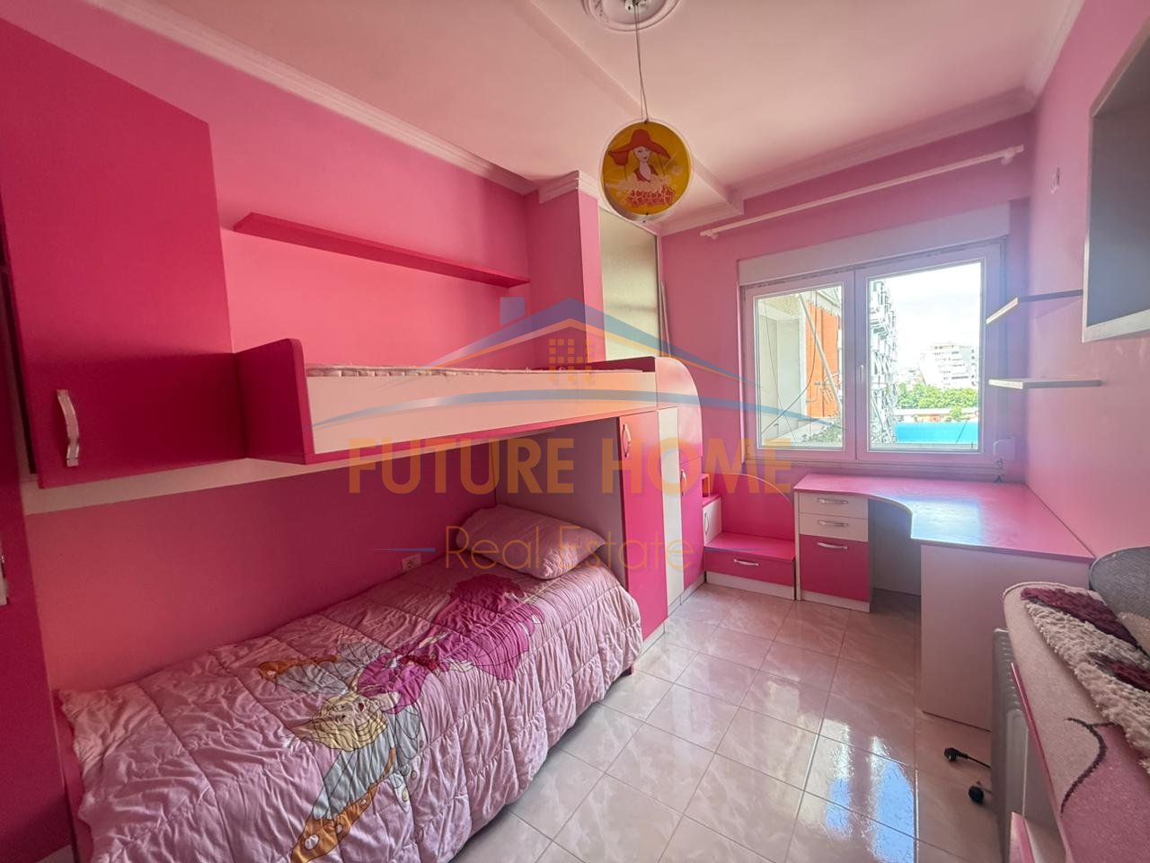Shitet, Apartament 2+1, Ish Parku i Autobuzave, Tiranë.