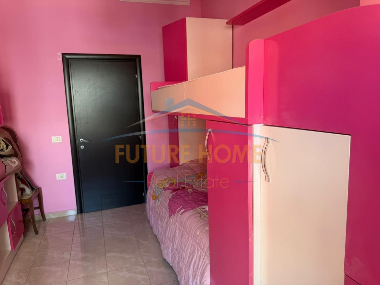 Shitet, Apartament 2+1, Ish Parku i Autobuzave, Tiranë.