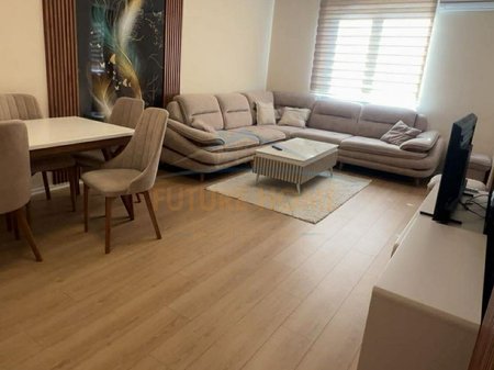 Affitto, Appartamento 2+1+2 + Posto Auto, Grand Gallery, Tirana