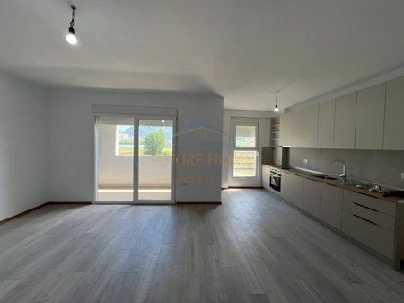 Qera,Apartament 2+1, Rruga 5 Maj, Tirane