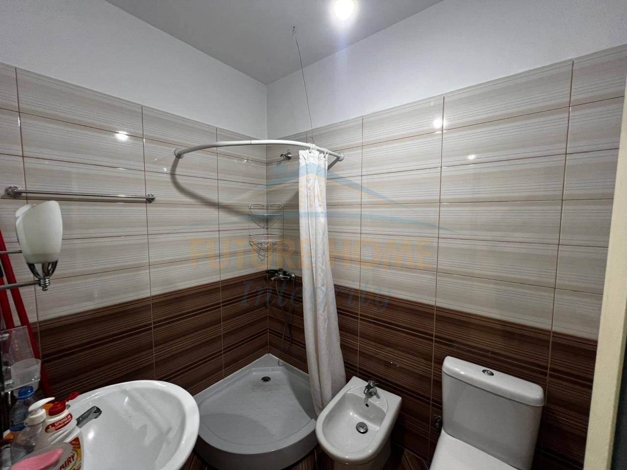 Qera, Apartament 2+1+2, Unaza e Re, Tiranë.