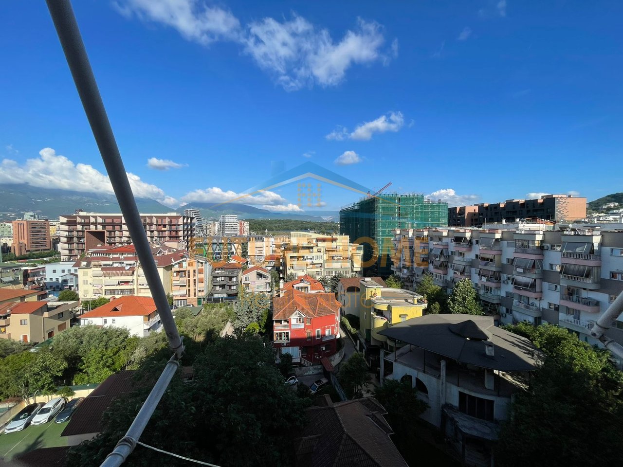 Shitet, Apartament 3+1, Komuna e Parisit, Tiranë.