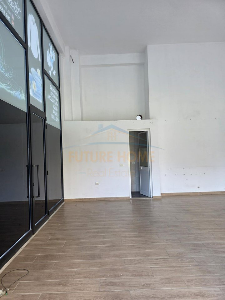 Qera, Ambient Biznesi, Vila L 2, Unaza e Re