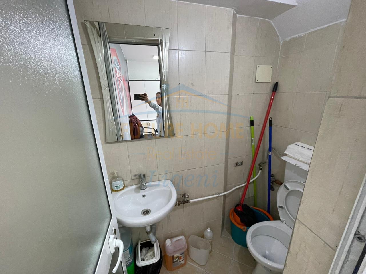Qera, Duplex Ambjent Biznesi, Prane Delijorgjit, Tirane.