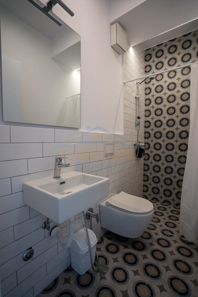 Shitet, Apartament 1+1 (I ndarë në 2 garsoniere), Rruga Siri Kodra, Tiranë.