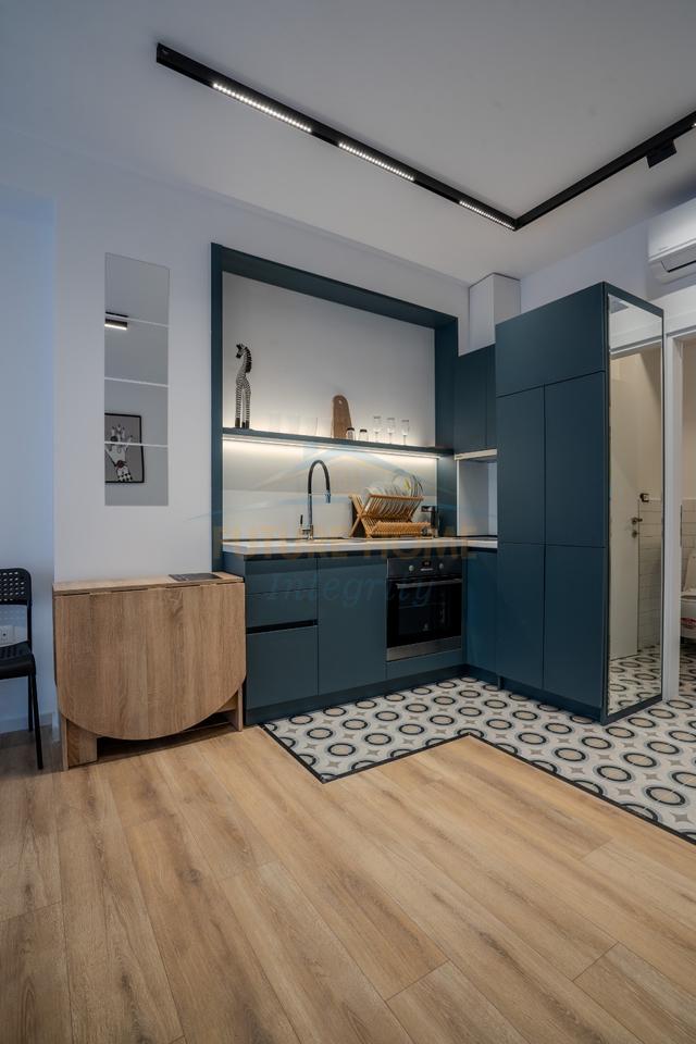 Shitet, Apartament 1+1 (I ndarë në 2 garsoniere), Rruga Siri Kodra, Tiranë.