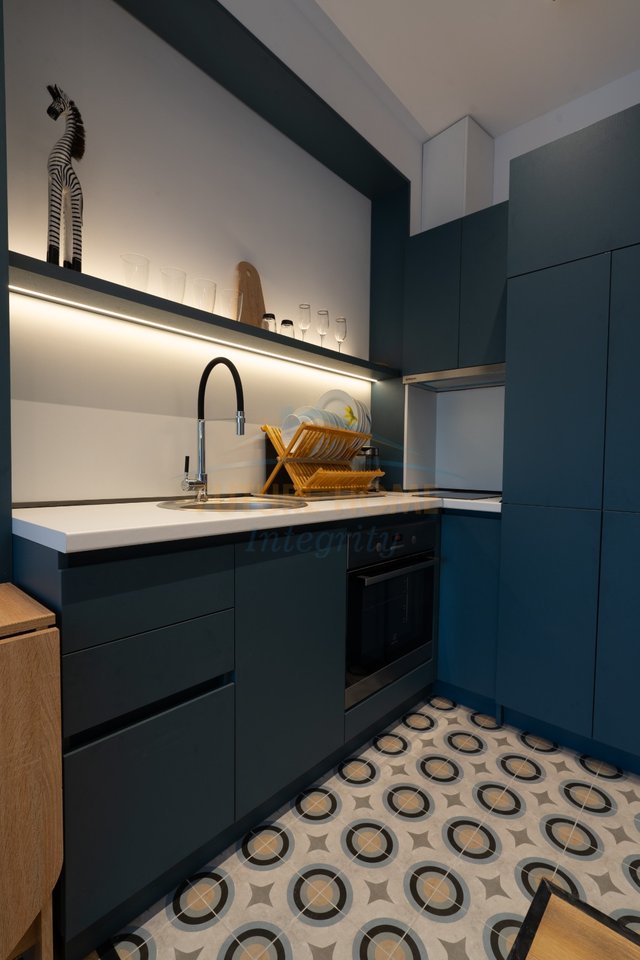 Shitet, Apartament 1+1 (I ndarë në 2 garsoniere), Rruga Siri Kodra, Tiranë.