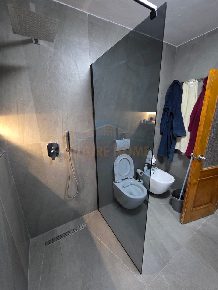 Shitet, Apartament 3+1+2, 21 Dhjetori, Tiranë.