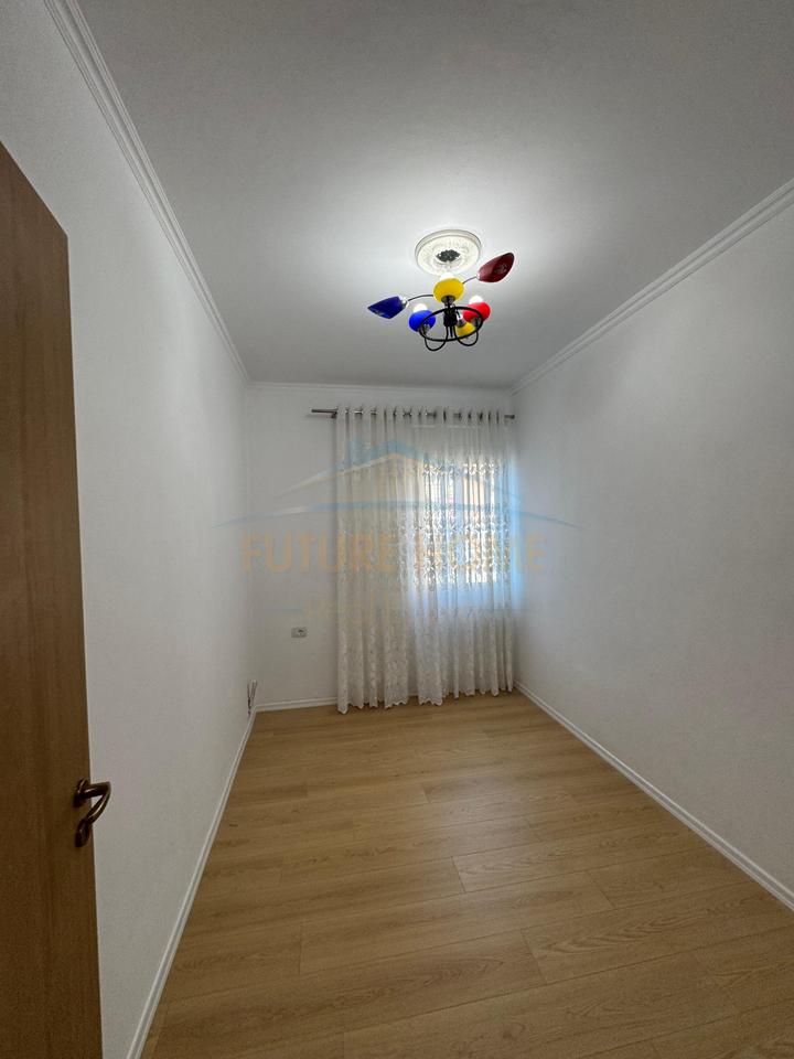 Shitet, Apartament 2+1, Fresk
