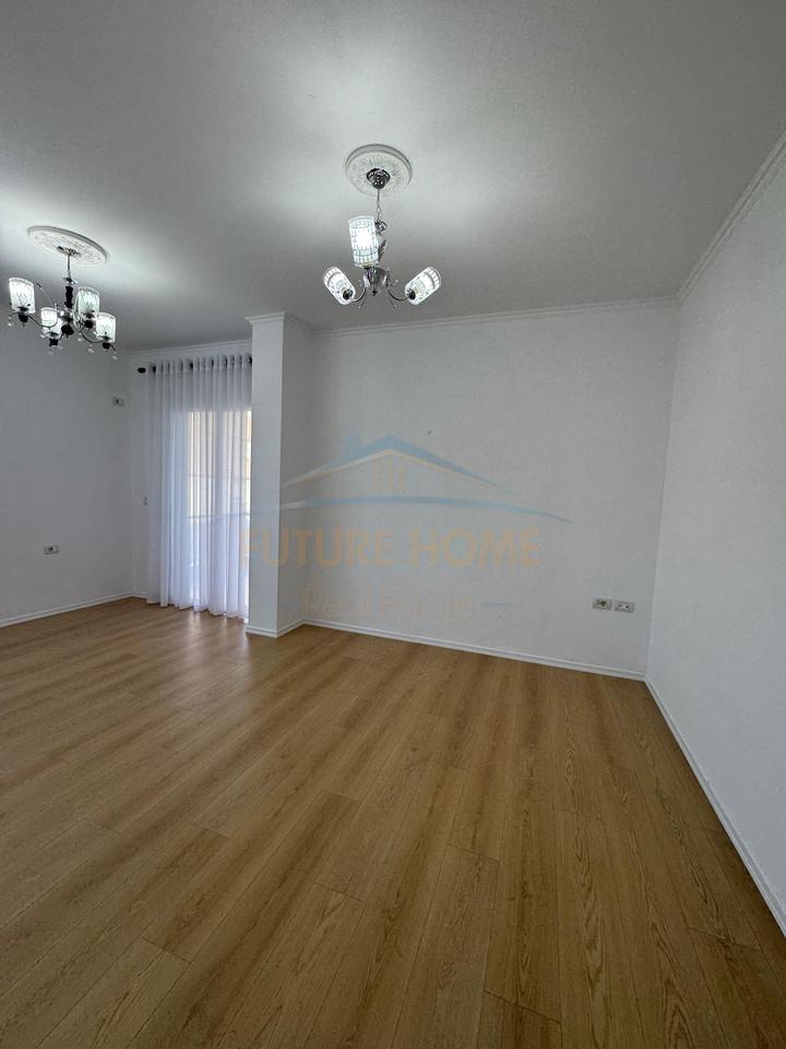 Shitet, Apartament 2+1, Fresk