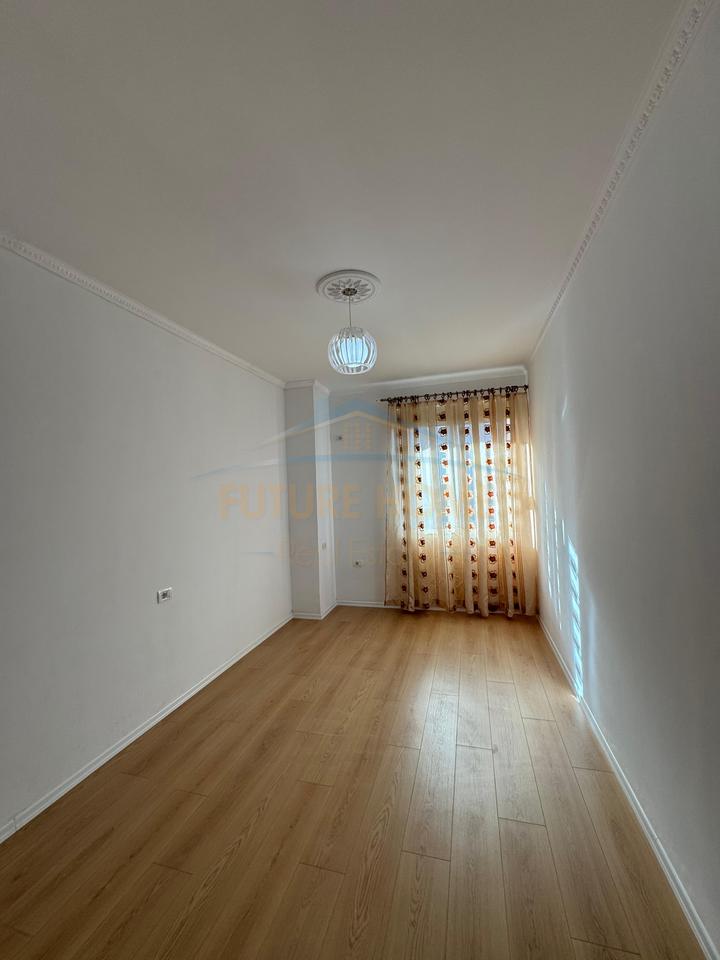 Shitet, Apartament 2+1, Fresk