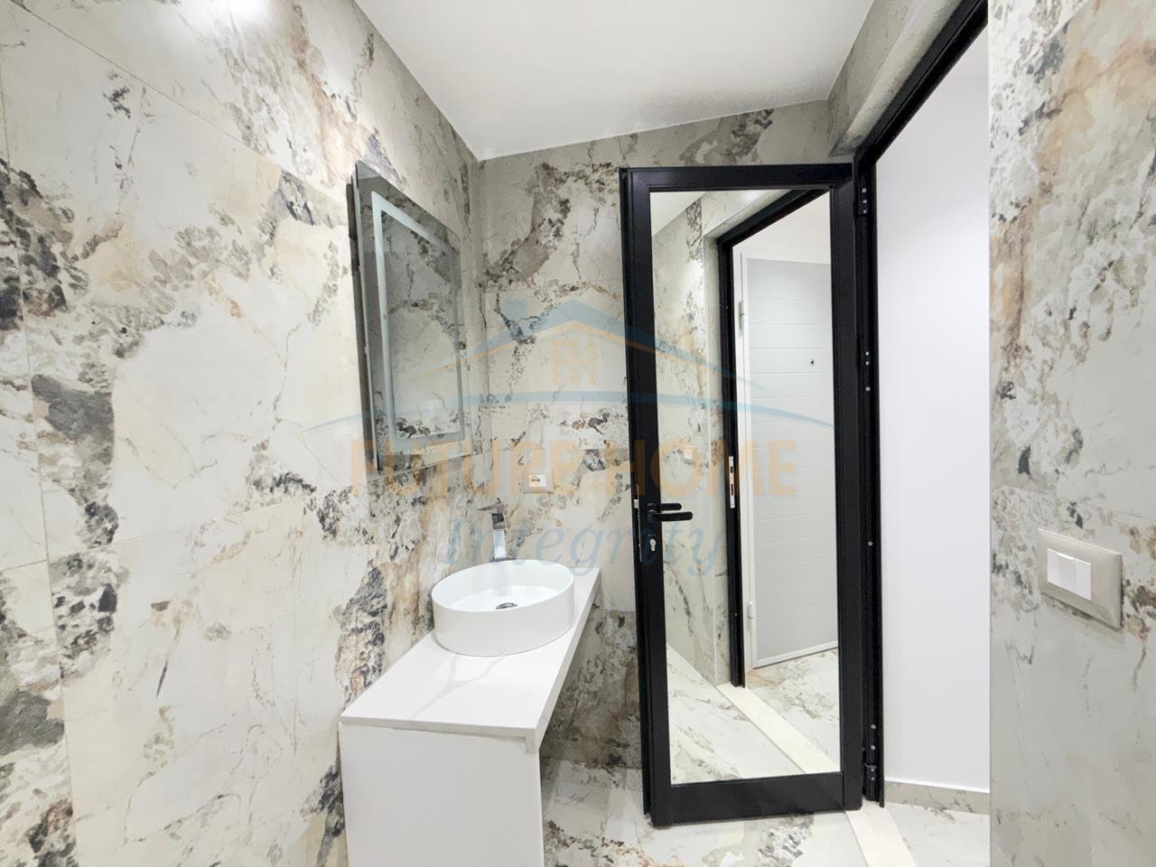 Shitet, Apartament 1+1, Shkolla e Baletit, Tiranë.