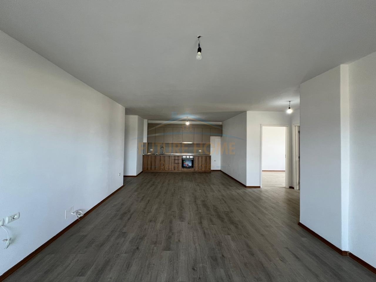 Qera,Apartament 3+1+2, Rruga 5 Maj, Tirane