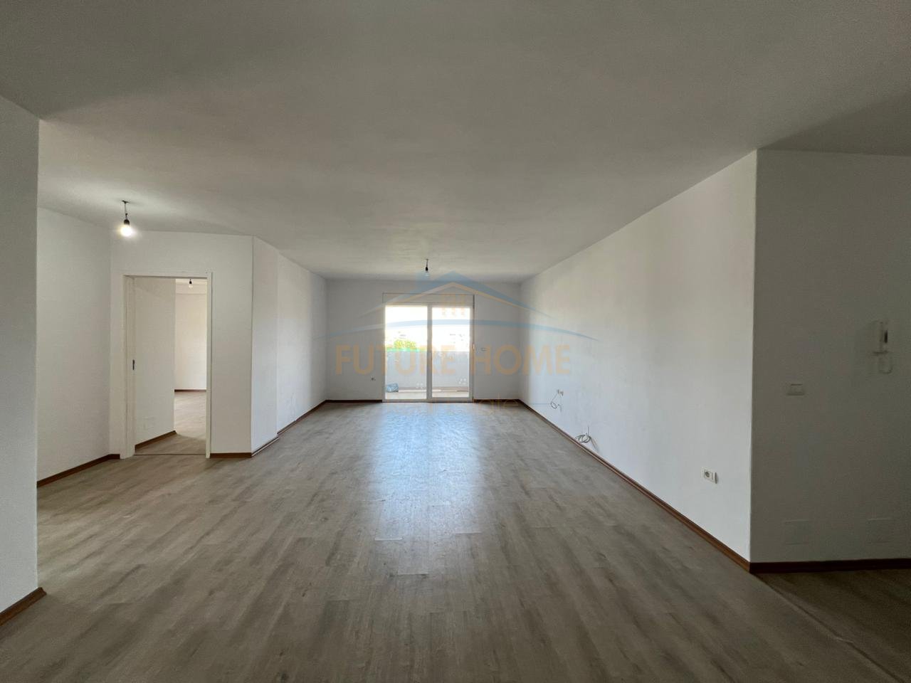 Qera,Apartament 3+1+2, Rruga 5 Maj, Tirane
