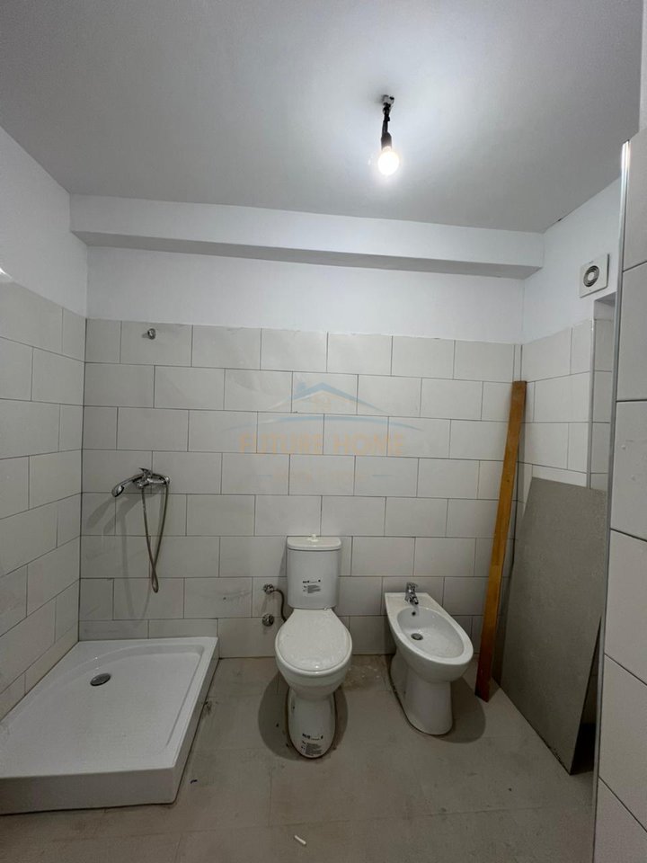 Qera,Apartament 3+1+2, Rruga 5 Maj, Tirane