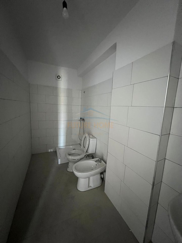 Qera,Apartament 3+1+2, Rruga 5 Maj, Tirane